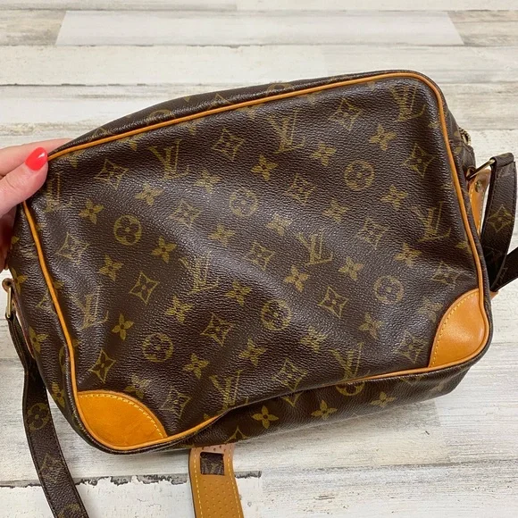 EUC Authentic 🔥 Louis Vuitton Nile crossbody - Picture 10 of 16